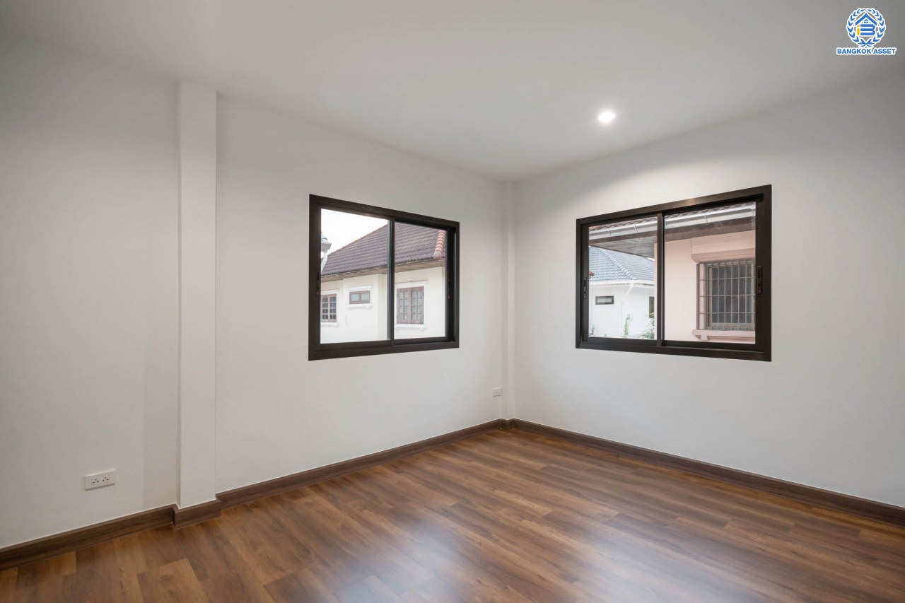 บ้านมือสองตกแต่งใหม่ โครงการ มณียา3 รัตนาธิเบศร์-ท่าอิฐ แบรนด์ Property Perfect หลังใหญ่ เนื้อที่ 65.3 ตร.ว. ฟังก์ชันครบ! 3 ห้องนอน 2 ห้องน้ำ 1 ห้องอเนกประสงค์ 2 ที่จอดรถ บนทำเลที่ดีที่สุด! เชื่อมต่อถนนรัตนาธิเบศร์ และถนนราชพฤกษ์ ใจกลาง 2 เซ็นทรัลฯ ใกล้ MRT "สถานีบางรักน้อยท่าอิฐ" และทางด่วน "งามวงศ์วาน"